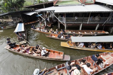 Bangkok yüzen pazarlar