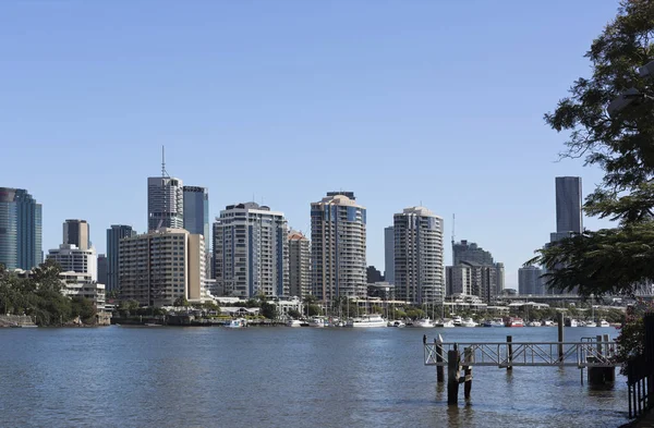 Los suburbios de Brisbane y el río — Foto de Stock