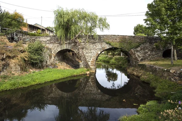 Rio de Onor Roman Bridge — 图库照片