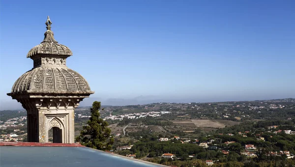 Monserrate палац мінарет і видом на гори — стокове фото