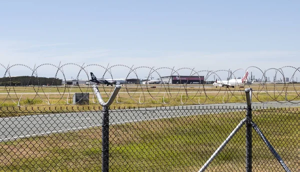 Jet Aircraft Landing — Stock Photo, Image