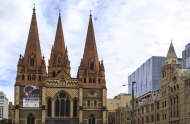 Melbourne St Paul Katedrali üç kuleleri