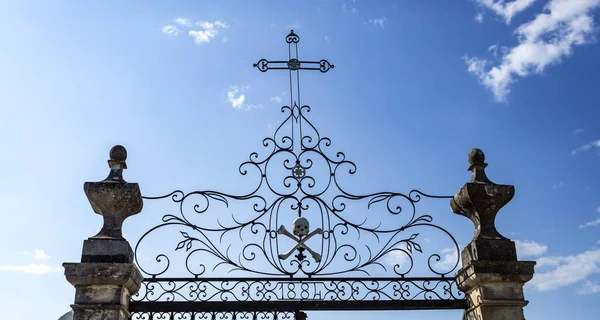 Porta Tentugale del Cimitero Locale — Foto Stock