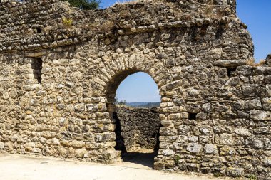 Ortaçağ Şatosu 'nun içindeki harabeler