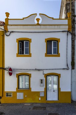 Portekiz, Lizbon 'un güneyindeki Alcochete kırsalının tipik geleneksel konut mimarisi manzarası