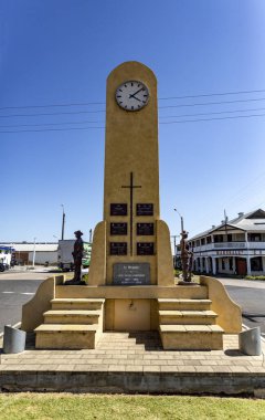 1950 'lerde Orbost, Doğu Gippsland, Avustralya' da inşa edilen Savaş Anıtı 'nın görüntüsü.