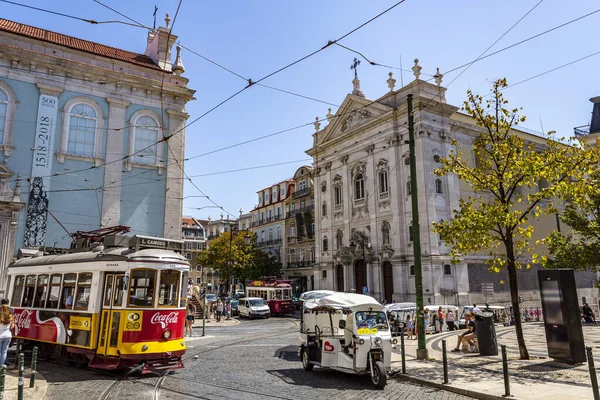 Güneşli Bir Günde Portekiz Başkenti Lizbon Luis Camoes Meydanı Manzarası — Stok fotoğraf