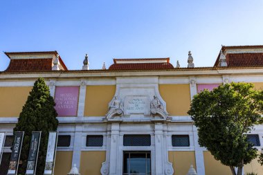 1884 yılında kurulan ve Lizbon, Portekiz 'deki Alvor-Pombal Sarayı' nda bulunan Ulusal Antik Sanat Müzesi 'nin ön cephesinin ayrıntıları.