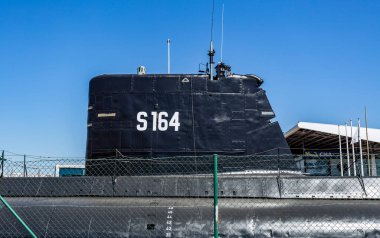 Ayrıntılı NRP Denizaltı Barakuda tareti, 1967 'de inşa edildi, bugün Cacilhas, Almada, Portekiz' deki kuru rıhtım deniz müzesinde sergileniyor.