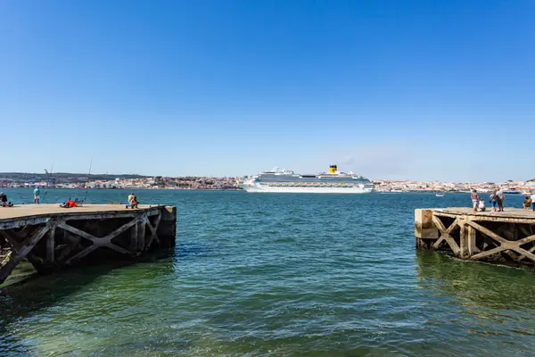 Vue Panoramique Bateau Croisière Quittant Port Rive Sud Tage Almada — Photo