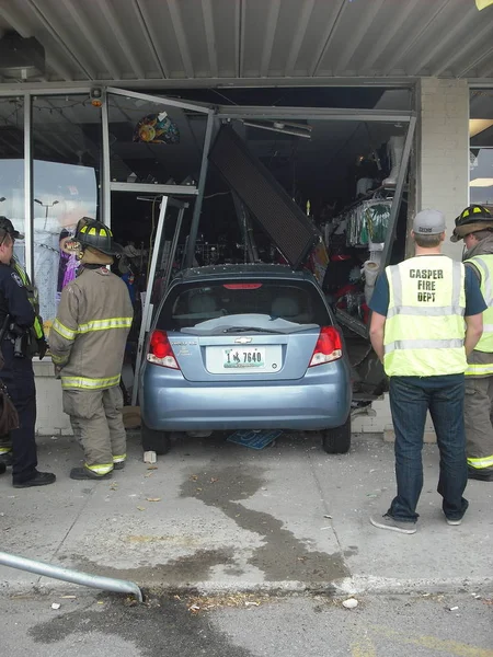 Coche en la tienda . — Foto de Stock