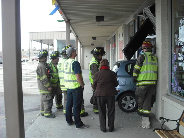 Coche en la tienda . — Foto de Stock