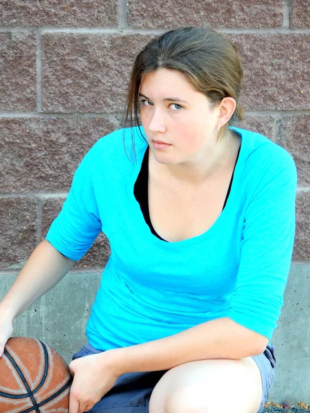 Female Beauty Basketball Player Posing Her Ball — Stock Photo, Image