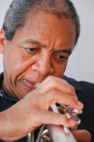 African American Jazz Musician Blowing His Flugelhorn Indoors — Stock Photo, Image