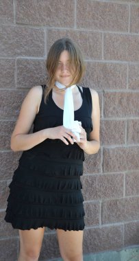 Ayrıca dışarıda kadın güzellik modeli ifadeleri var..