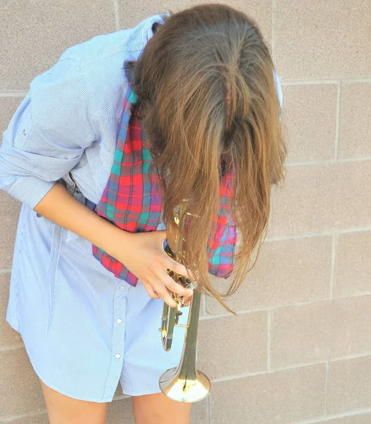 Female Jazz Trumpet Player Blowing Her Horn — Stock Photo, Image