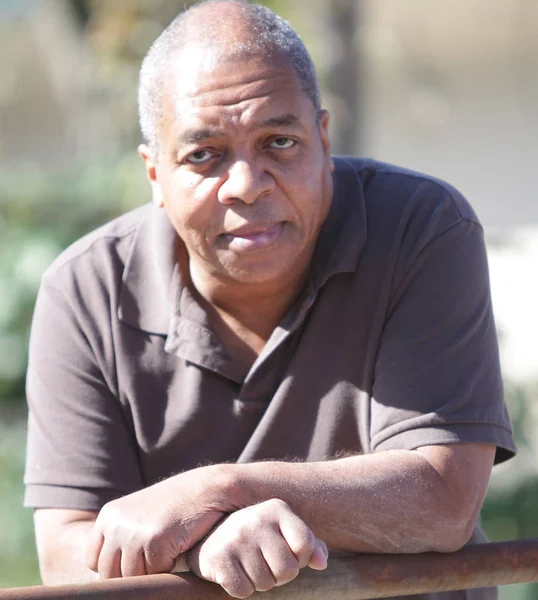 Africano Americano Masculino Expressões Seniores Sozinho Livre — Fotografia de Stock