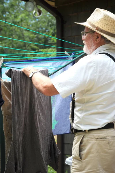 Country Gentleman Washing Line Drying Clothes His Backyard — Stock Photo, Image