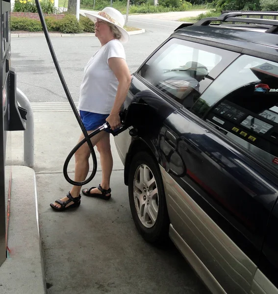 Mature Female Pumping Gasoline Her Car Gas Station — Stok fotoğraf