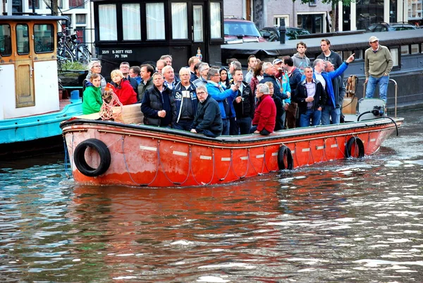Amsterdam Hollanda Mayıs 2014 Turist Bir Tur Teknesinde Amsterdam Kanalında — Stok fotoğraf