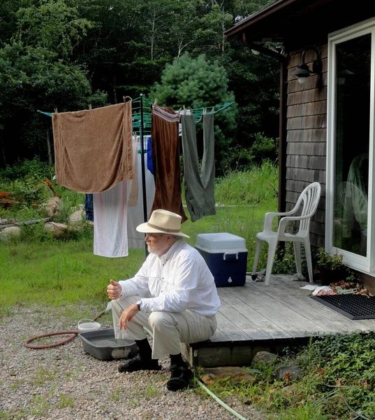 Country Gentleman Smoking His Backyard Steps Outdoors — Stock Photo, Image