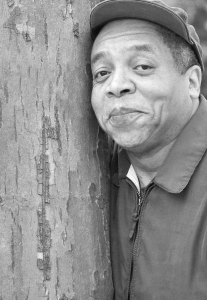 African American Male Senior Standing Next Tree Outdoors — Stock Photo, Image