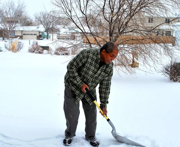 Hombre Afroamericano Nieve Invierno Aire Libre —  Fotos de Stock