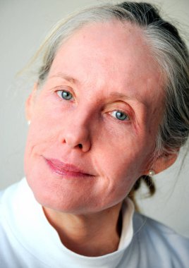 Olgun kadın güzellik mankeni ifadeleri evde tek başına..