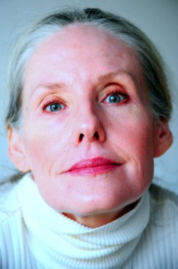 Olgun sarışın kadın ifadeleri evde tek başına..