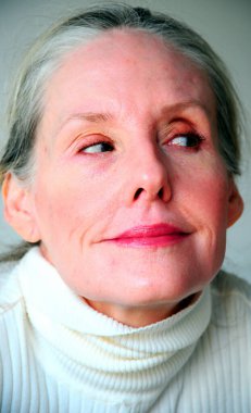 Olgun sarışın kadın ifadeleri evde tek başına..