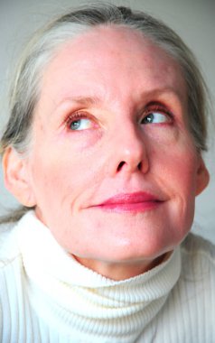 Olgun sarışın kadın ifadeleri evde tek başına..