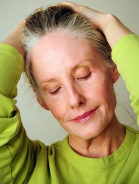 Olgun sarışın kadın ifadeleri evde tek başına..