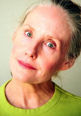 Olgun sarışın kadın ifadeleri evde tek başına..