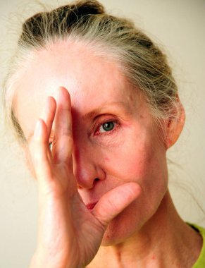 Olgun sarışın kadın ifadeleri evde tek başına..