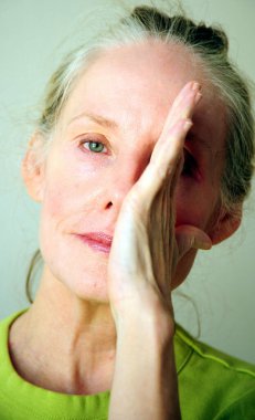 Olgun sarışın kadın ifadeleri evde tek başına..