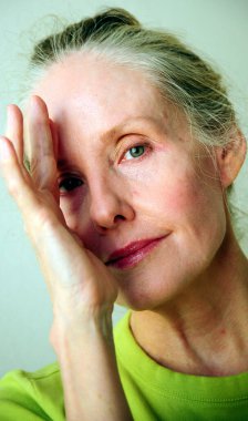 Olgun sarışın kadın ifadeleri evde tek başına..