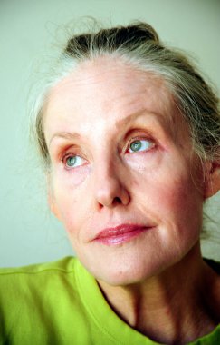 Olgun sarışın kadın ifadeleri evde tek başına..