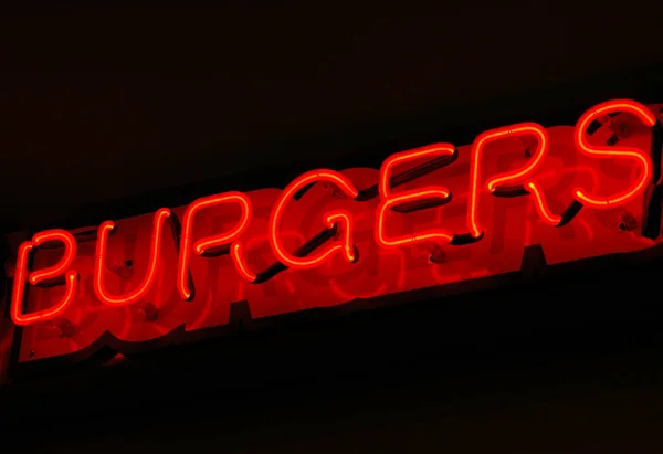 Burger Neon Skylt Visas Vägg Utomhus — Stockfoto