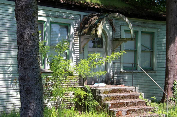 Velha Casa Assombrada Abandonada Exibida Livre — Fotografia de Stock