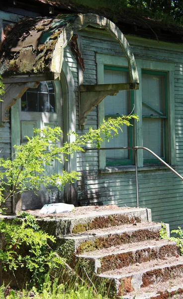 Velha Casa Assombrada Abandonada Exibida Livre — Fotografia de Stock