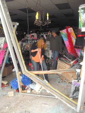 Nakit, WY. OKT 2, 2013. CRCA: Araba alışveriş merkezindeki bir mağazaya girdi.