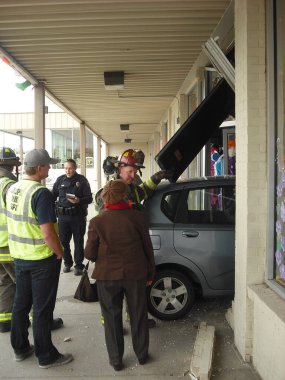 Nakit, WY. OKT 2, 2013. CRCA: Araba alışveriş merkezindeki bir mağazaya girdi.