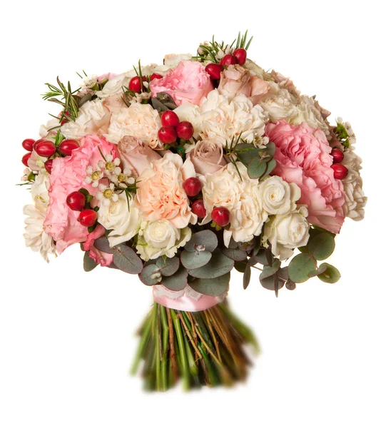 Свадебный букет с розами, гиперикумом и гвоздичными цветами изол — стоковое фото