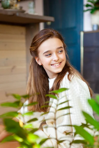 Beautiful Girl Sitting Sunlit Floor — Stock Photo, Image