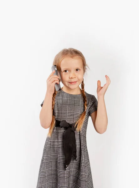 Κορίτσι Μιλάει Ένα Κινητό Τηλέφωνο — Φωτογραφία Αρχείου