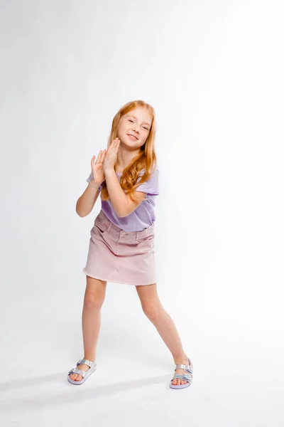 Rusovlasá Dlouhosrstá Dívka Denním Tanci — Stock fotografie