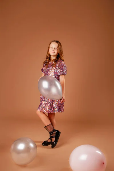Menina Bonita Segurando Balão — Fotografia de Stock