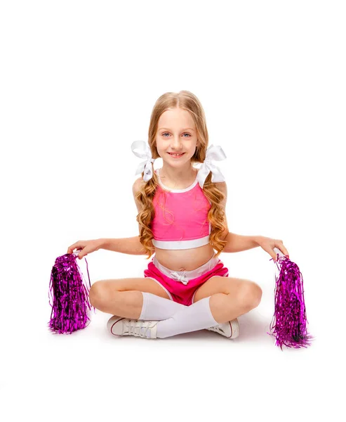 Długowłosy Dziewczyna Różowy Zbiornik Top Ubrania Cheerleaderka Siedzi Skrzyżowane Nogi — Zdjęcie stockowe