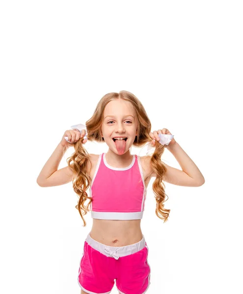 Mädchen Rosa Oberteil Zeigt Zunge — Stockfoto
