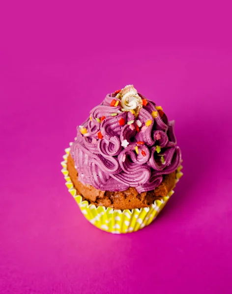 Cupcake Decorat Cremă Violet Închis — Fotografie, imagine de stoc